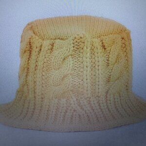 Bundle sunglasses&luxury classic thick warm cable knit hat brand new